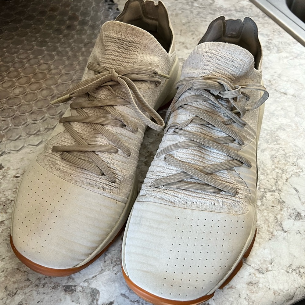 Hardly worn size 12 mens sneakers under armour